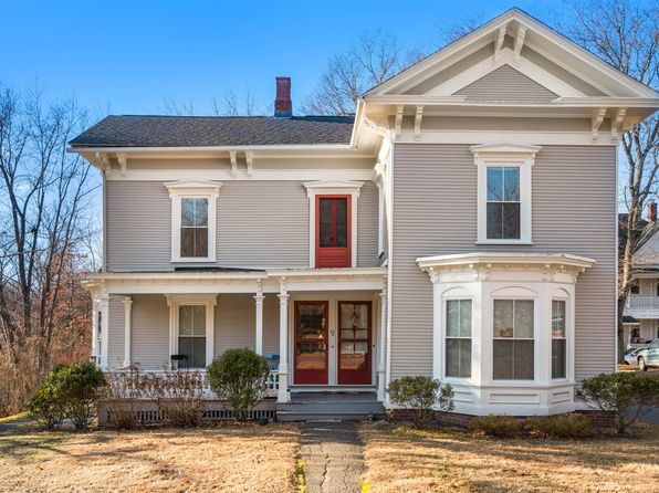 61 College St APT 1