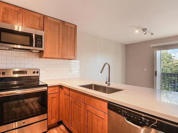 2nd image of 10132 NE 64th St #24