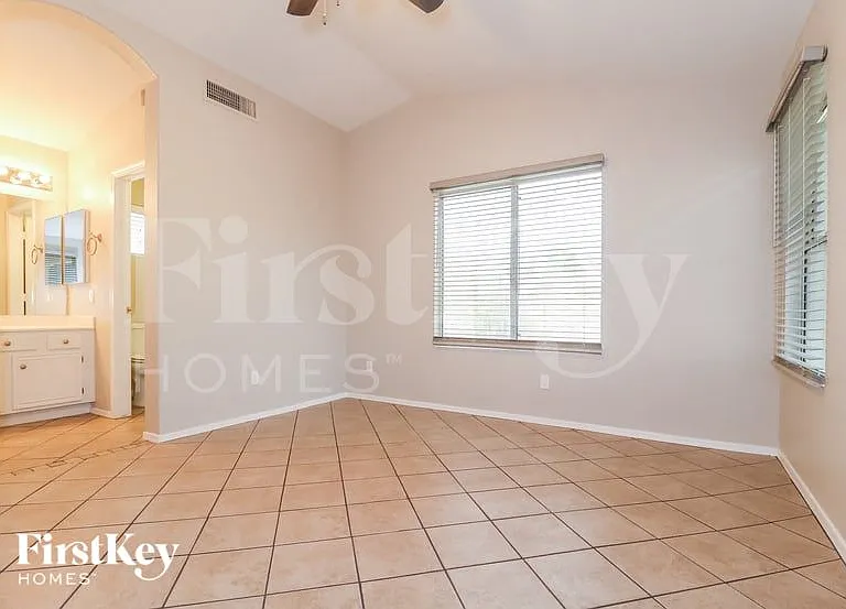 7356 W Crest Ln — Photo 8