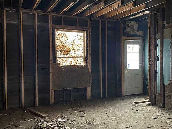 2nd image of 626 Ravenswood Dr