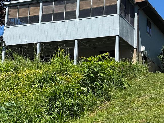 2nd image of 33 Lake Front Ln