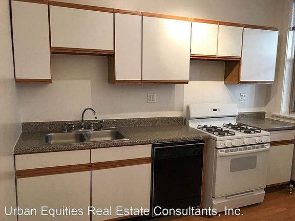 2nd image of 1212 W Lunt Ave APT 2