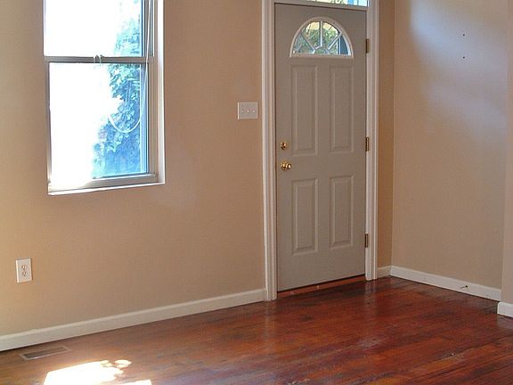 5th image of 2104 Carey Way #2
