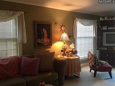 5th image of 233 Maywood Dr