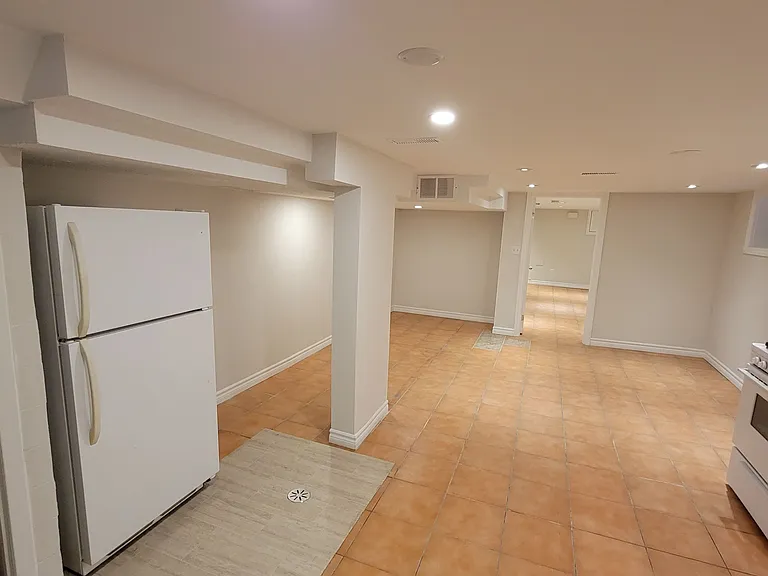 190 Lauder Ave #BASEMENT — Photo 5