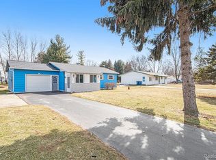 1351 Houston Dr, Swartz Creek, MI 48473