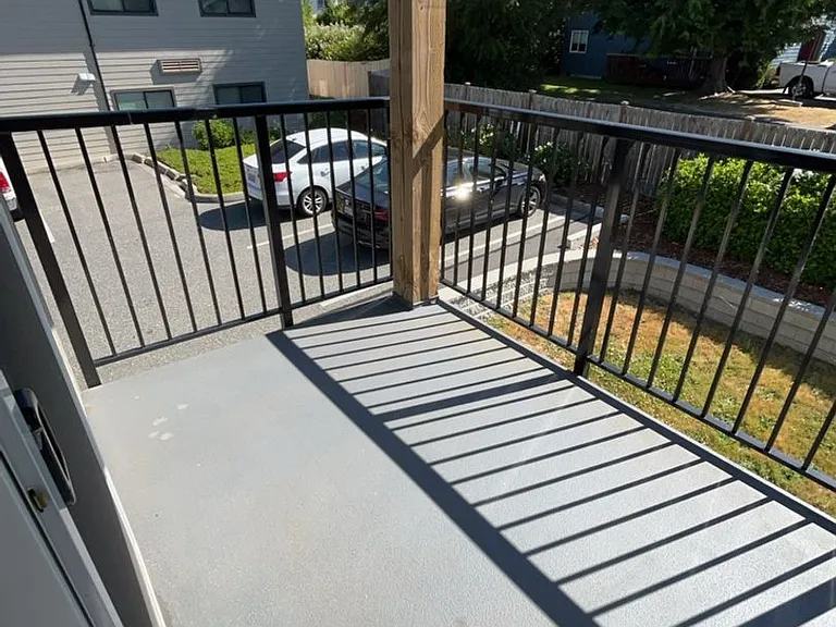 446 NE Izett St — Photo 9