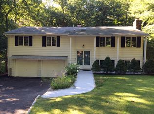 262 Pinewood Trl, Trumbull, CT 06611