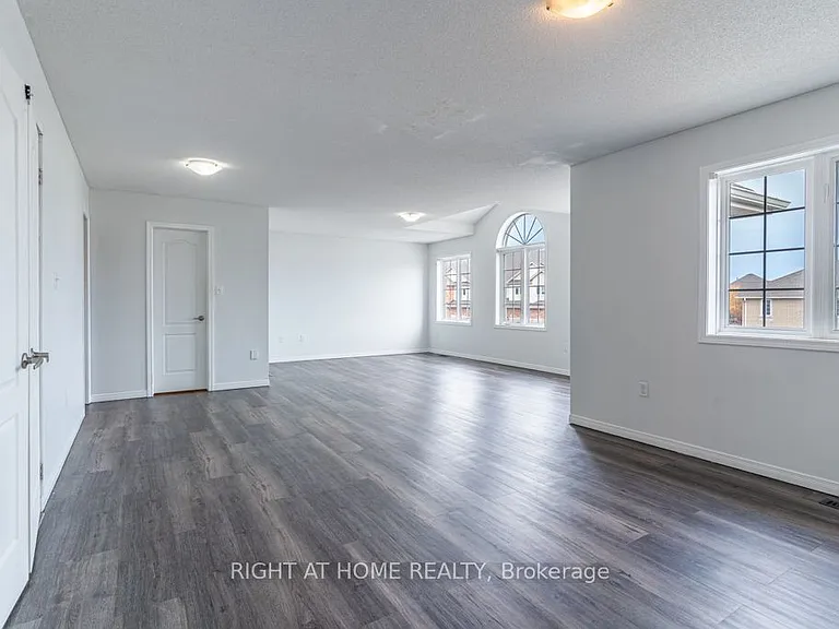 1373 Hunter St — Photo 18