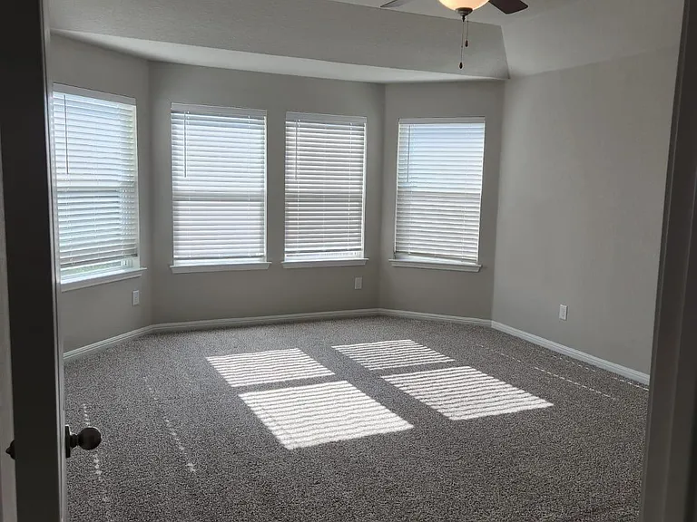 104 Bankside Dr — Photo 36