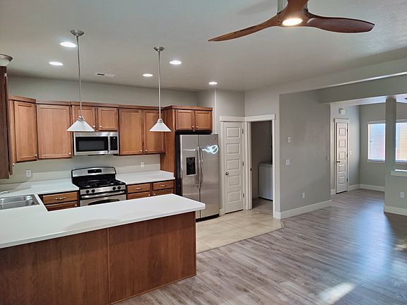 3rd image of 3804 W Periwinkle Dr