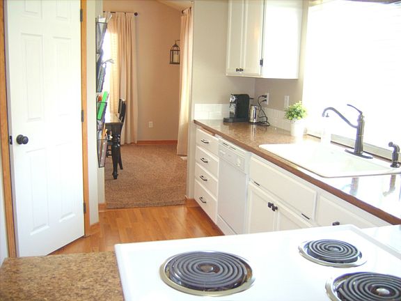 4th image of 7906 207th St E