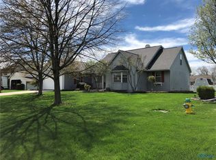 70 Bordeaux Dr, Napoleon, OH 43545