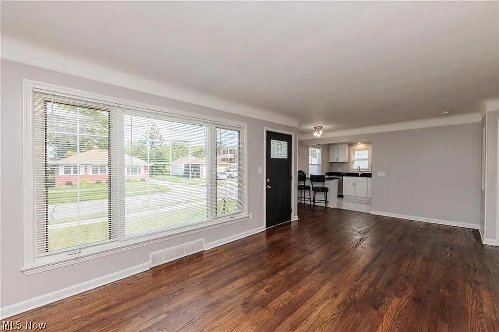 3 bed, $2,000 — Photo 4