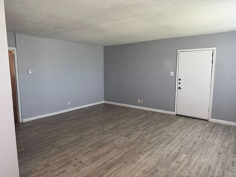 5808 S Alameda St — Photo 13