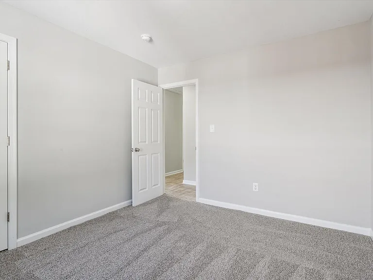 213 Lynnhaven Dr — Photo 16