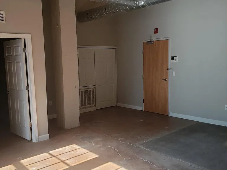301 E 2nd St — Photo 8