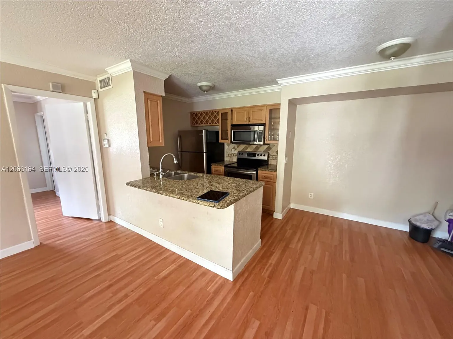 Bella Grand Condo — Photo 3
