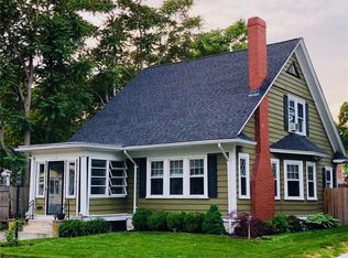 11 Lexington Ave, Cranston, RI 02910