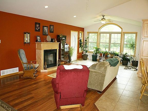 4th image of 1023 S Lincoln Ave