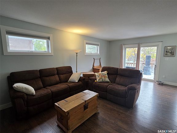 5th image of 902 CONNAUGHT Street
