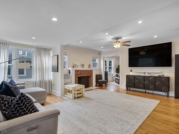 3rd image of 6 Pershing Ct