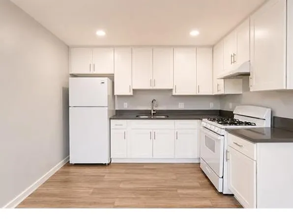 5000 Coliseum St APT 8, Los Angeles, CA 90016