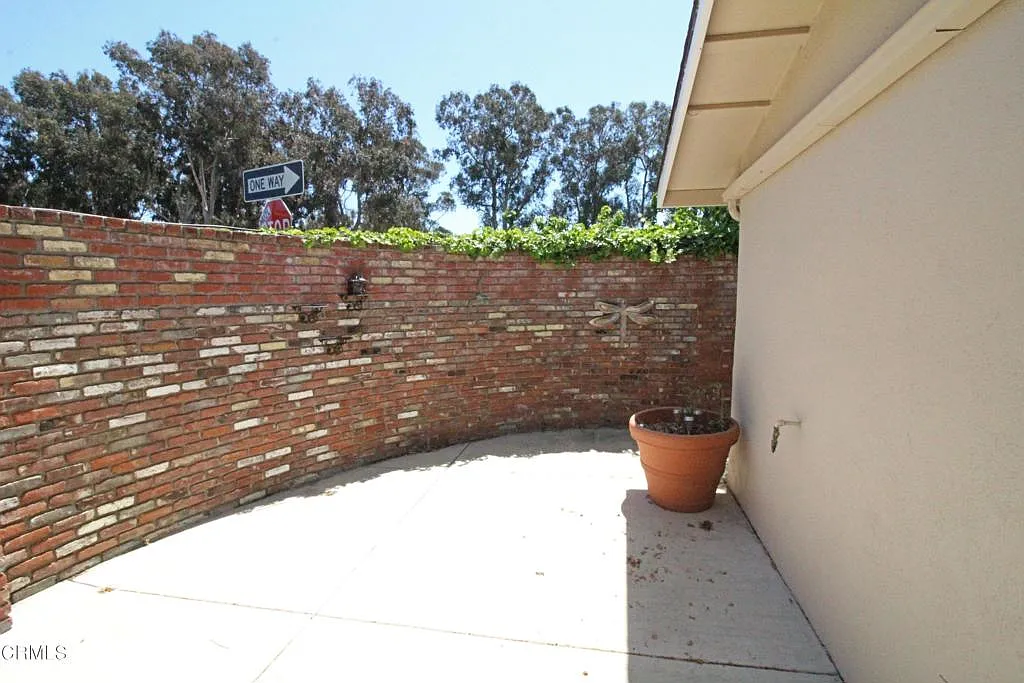 2 bed, 3.0 bath, 1747 sqft, $3,200 — Photo 3