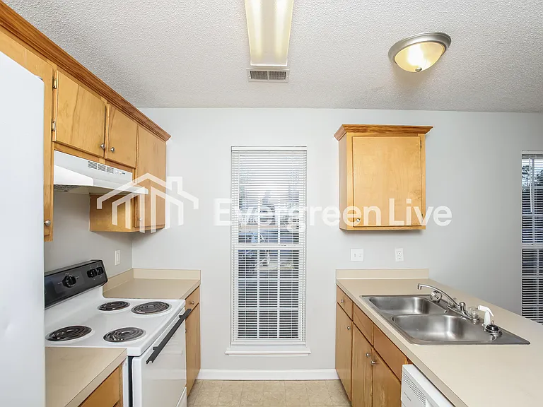 6 Danrock Ct — Photo 4