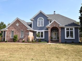 630 Two Rivers Dr, Mukwonago, WI 53149