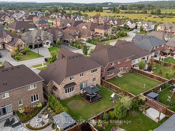 4th image of 28 Stonegate Ave