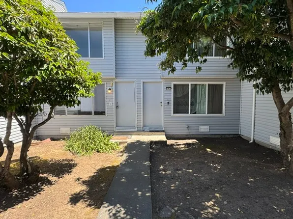 2000 Brookhurst St APT 27, Medford, OR 97504
