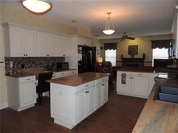 2nd image of 1910 Alafia Oaks Dr