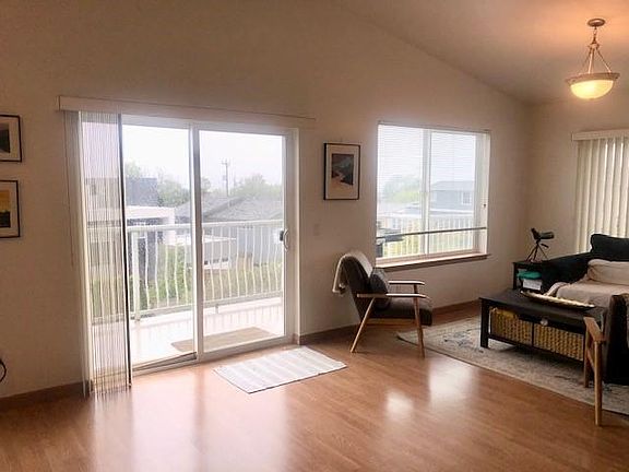 5th image of 19527 26th Ave NW