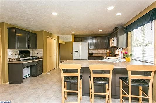3rd image of 5515 Valdez Ln