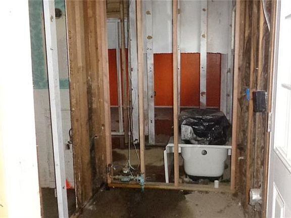 3rd image of 43 Robinhood Dr