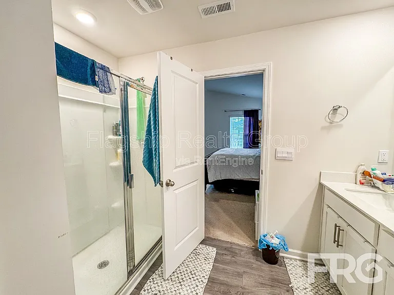 1028 Riverstone Dr — Photo 32