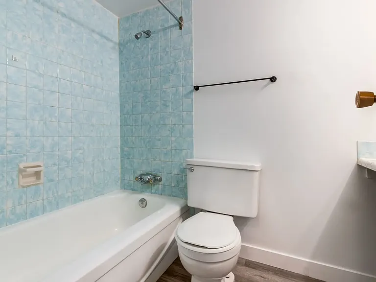 115 25th Ave SW #403 — Photo 20