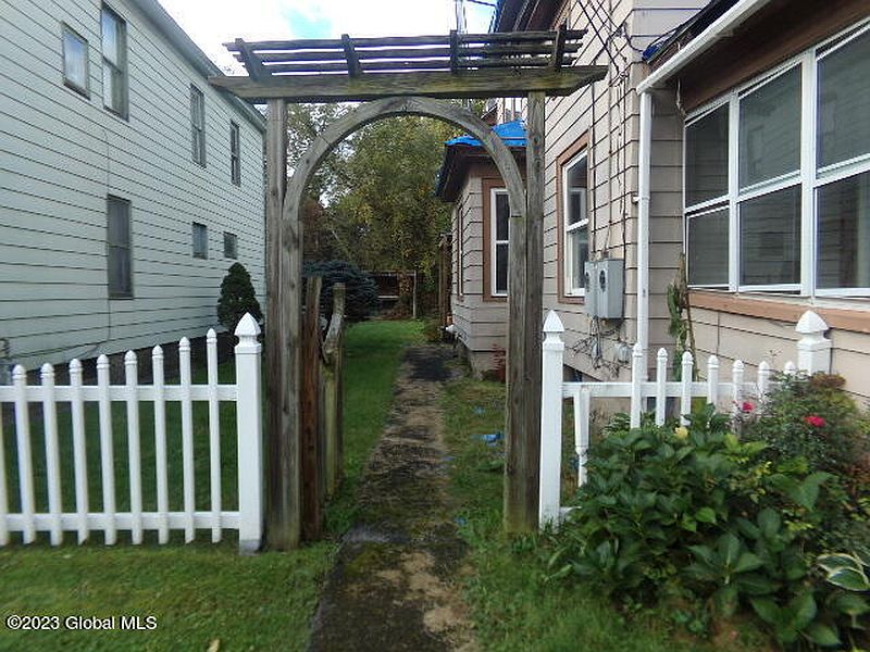 5th image of 32 Carmichael Street