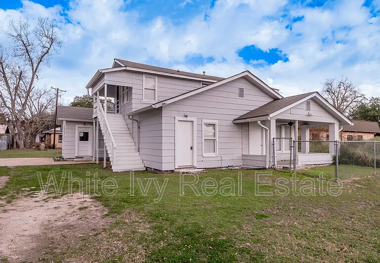 200 W Caroline St #B — Photo 2
