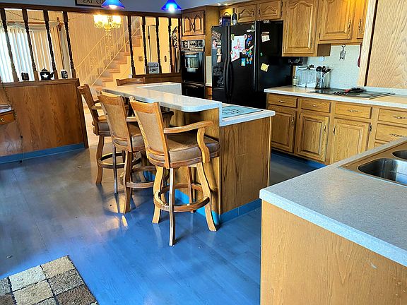 3rd image of 786 Stark Ln