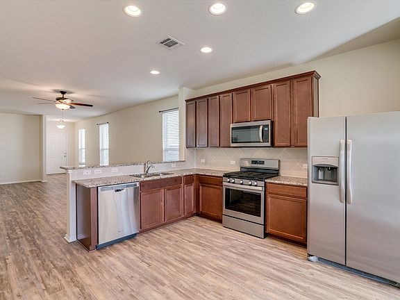 5th image of 273 La Dera Dr
