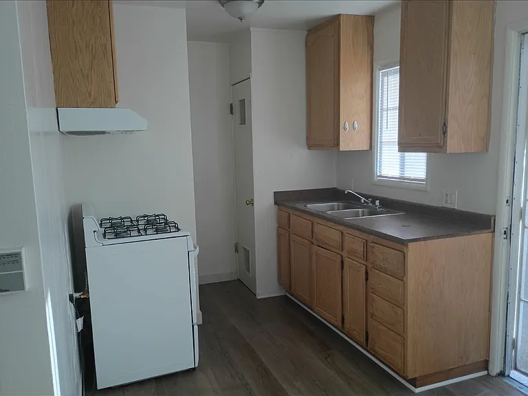 9526 3/4 Harvard St — Photo 5