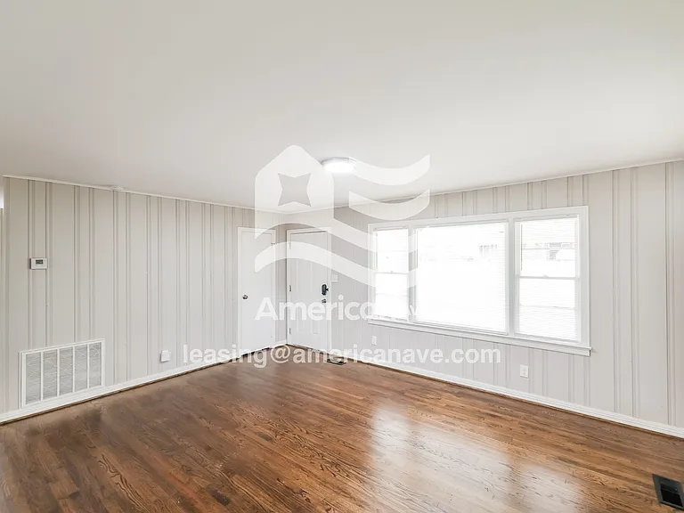 1570705_003_living_room_12847317.jpg