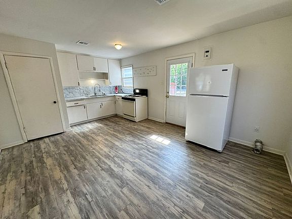 3rd image of 610 Rancho Dr
