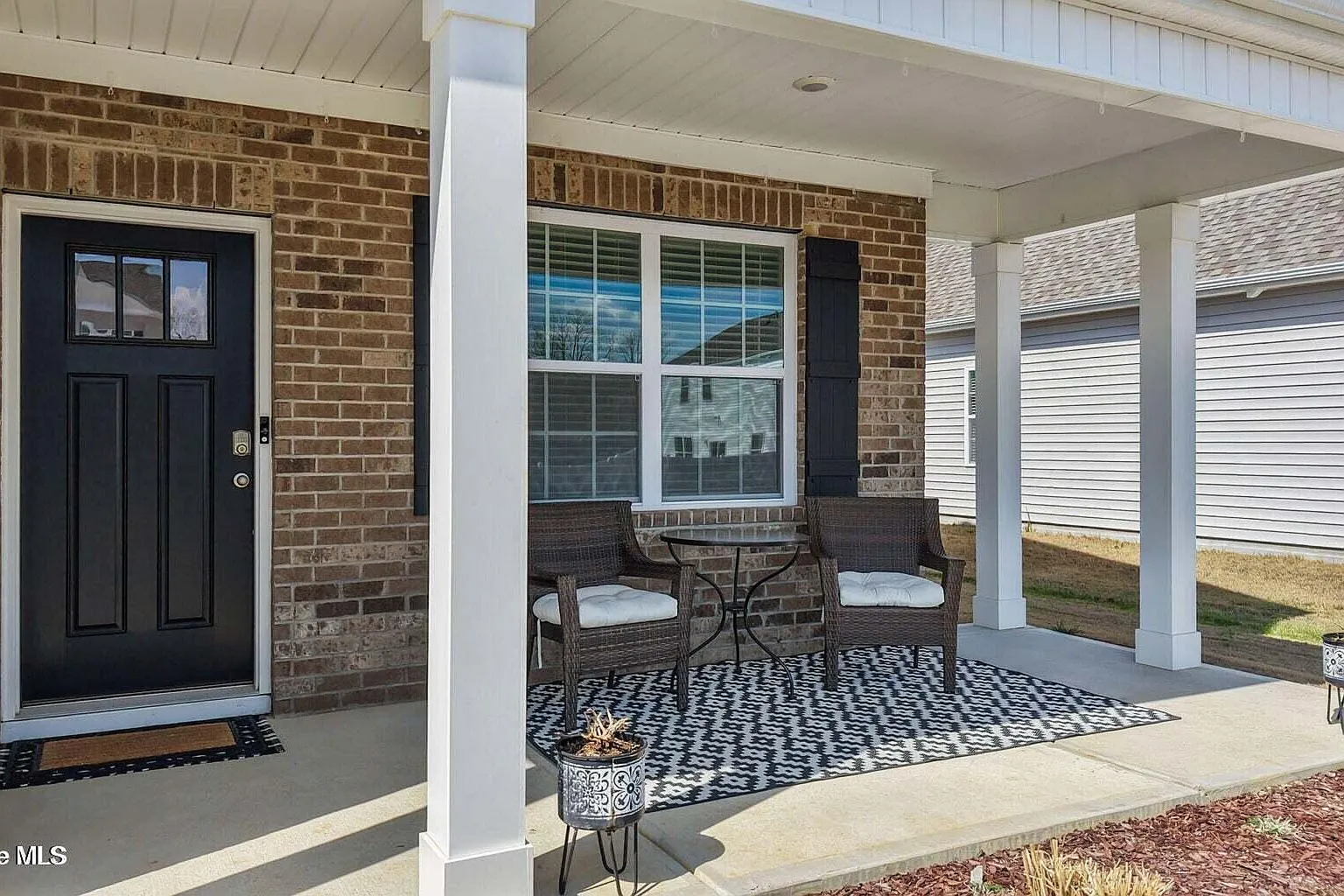 3 bed, 2.5 bath, 2175 sqft, $2,350 — Photo 2