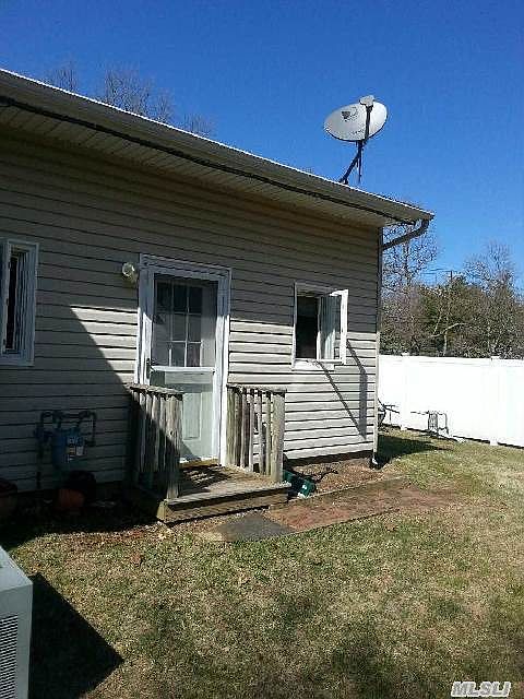 2nd image of 324 Clay Pitts Rd