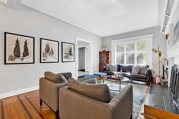 Sold by Remax Edge | media 9