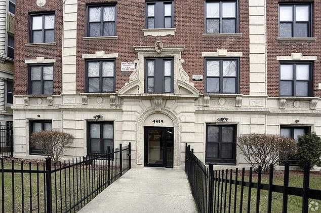 1st image of 4915 S Drexel Blvd #404