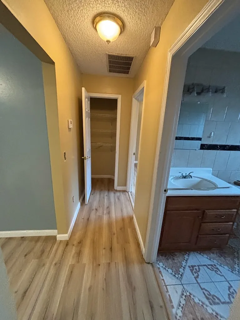 3 bed, 1500 sqft, $2,199 — Photo 2